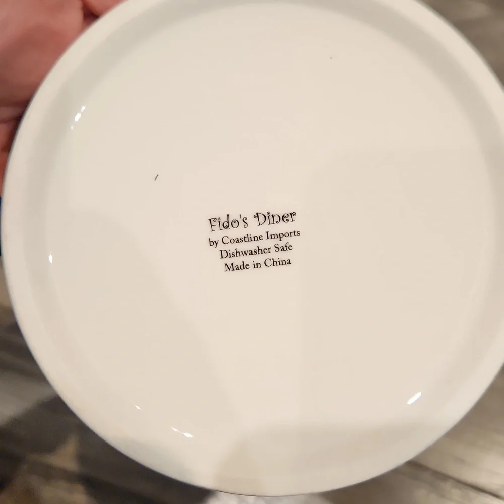 EUC Fido's Diner By Coastline Imports Dog Dish w/Black Polka Dots 2 1/8
